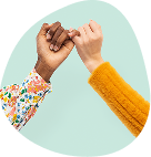 Photo de deux mains se tenant et serrant le petit doigt